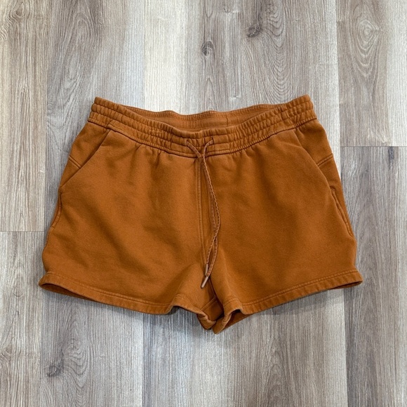 Lululemon Loungeful High-Rise Shorts 4"
Butternut Brown Size 14 or XL - Picture 2 of 10